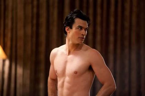 ian somerhalder pelado|Ian Somerhalder appears NAKED in new Vampire Diaries trailer。